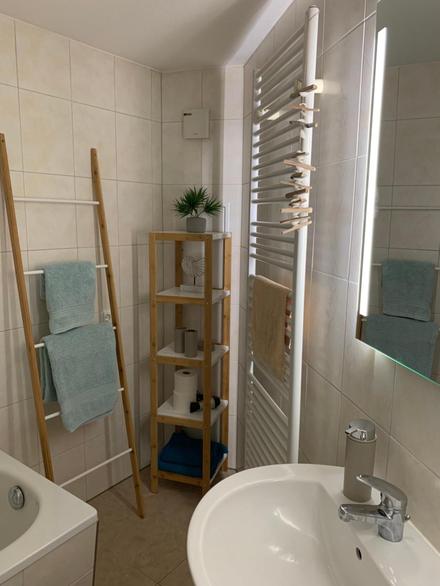 City-Apartment Mit Parkplatz & Fahrradraum! Nur 300M Zum Stadthafen Шверин Экстерьер фото